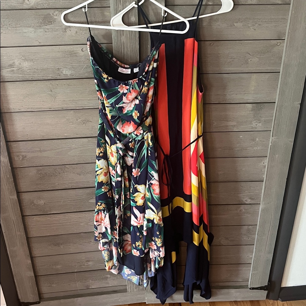 Lot of 2 Floral hi low strapless dress & Striped Multicolor center hi sides low - Picture 5 of 8